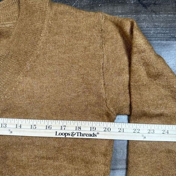 Gap Women’s Small V Neck Knit Sweater Tan Long Sleeve Relaxed Fit Pullover NWT - Picture 4 of 5